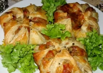 Слойки с ветчиной и сыром
