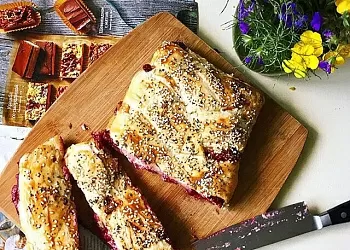 Слоеный штрудель с вишней и творогом (Конкурс Russell Hobbs)