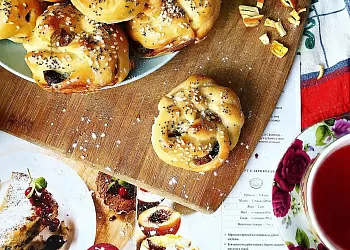 Булочки с изюмом