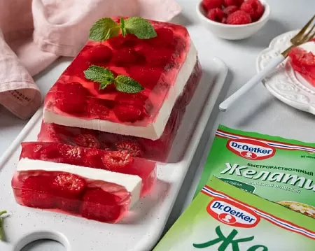 Желейный торт с малиной