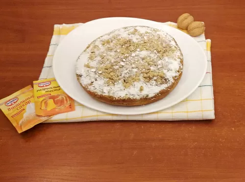 Фото рецепта Морковный пирог с грецкими орехами в мультиварке