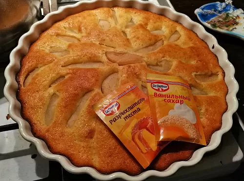 Фото рецепта Пирог на кефире с грушей