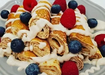 Блины с начинкой из банана и сыра