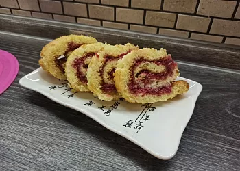 Рулет с малиной