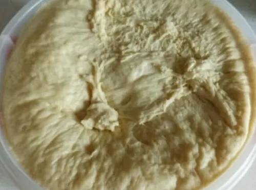 Фото рецепта Сдобное тесто на молоке и ряженке