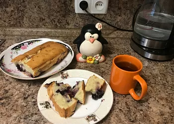 Кекс с виноградом и шампанским