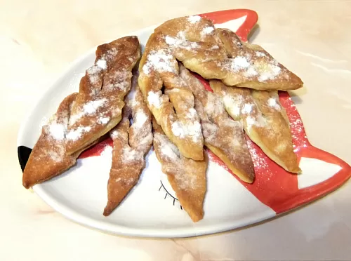 Фото рецепта Постный хворост на минералке