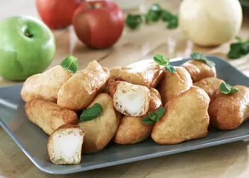 Груши в кляре с карамельным соусом