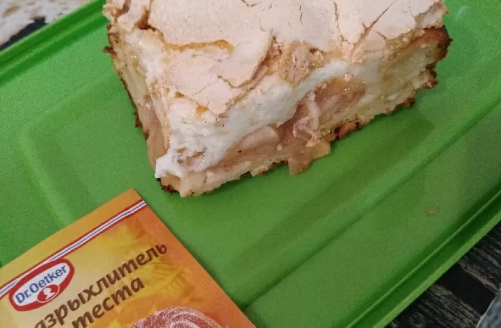 яблочный пирог с меренгой