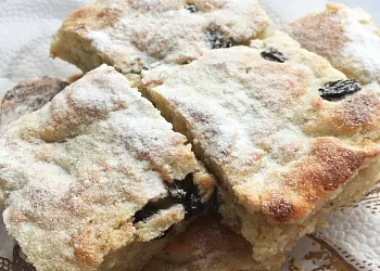 Творожный пирог с изюмом