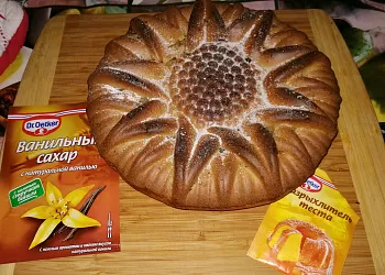 Пирог с манкой и яблочным вареньем