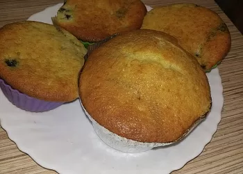 Кексики с замороженными ягодами