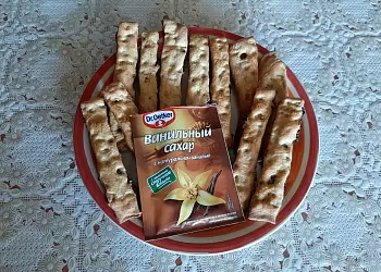 Слоеные палочки с изюмом