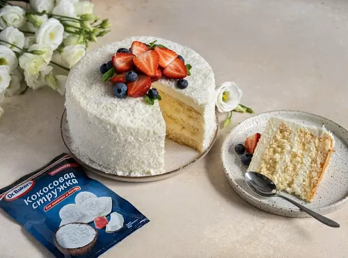 Фото рецепта Бисквитный кокосовый торт