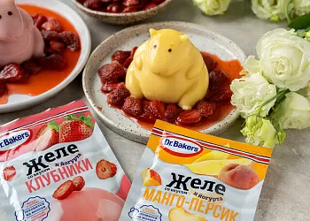 Капибары из йогуртового желе с клубничным вареньем
