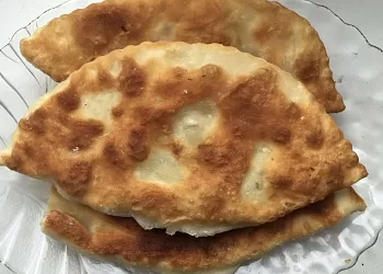 Чебуреки с картофелем и зеленью