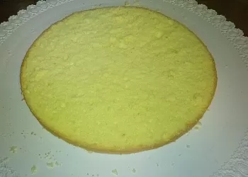 Белый бисквит