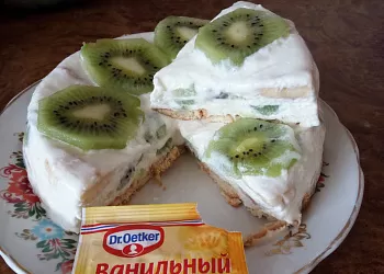 Десерт без выпечки с бананом и киви