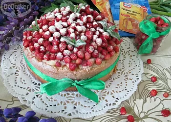 Сметанный торт с ягодами