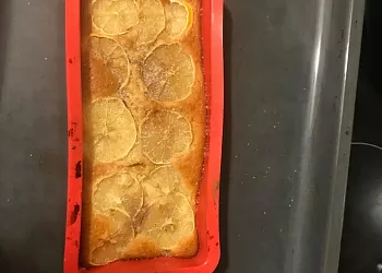 Кекс с сезонными фруктами