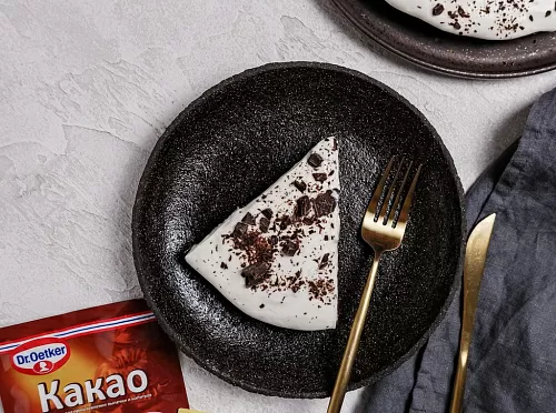 Фото рецепта Легкий шоколадный пирог с йогуртовым кремом