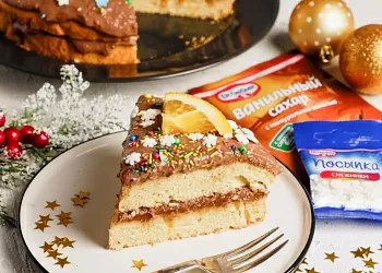 Ванильный торт с апельсиновым джемом и шоколадным кремом