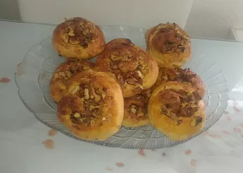 Медовые улитки с сухофруктами и орехами