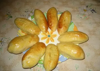 Пирожки с клубничным вареньем
