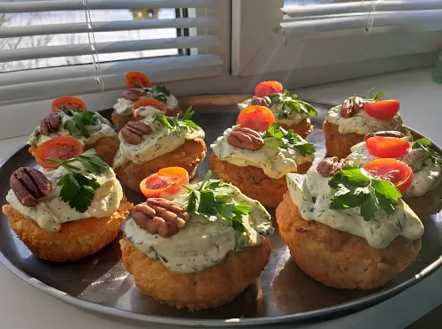 Фото рецепта Кексы с ветчиной и сыром