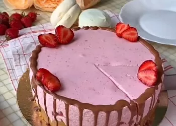 Клубничный тортик без выпечки