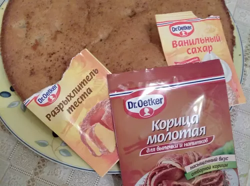 Фото рецепта Пирог с консервированными ананасами и нектаринами