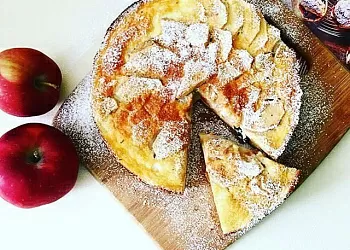 Яблочный песочный пирог с изюмом