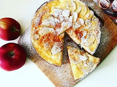 Фото рецепта Яблочный песочный пирог с изюмом