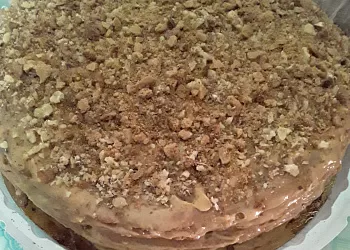 Медовик с грецкими орешками