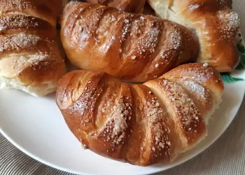 Булочки с яблоком и корицей