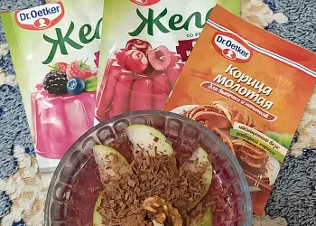 Желе с грушей, шоколадной стружкой и корицей