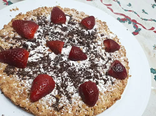 Фото рецепта Пирог с клубникой и бананами