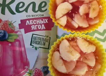 Желе с кусочками банана