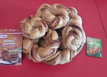 Плётенка с корицей из цельнозерновой муки с помощью хлебопечки 