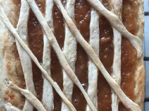 Фото рецепта Постный пирог с повидлом для любителей сладкого