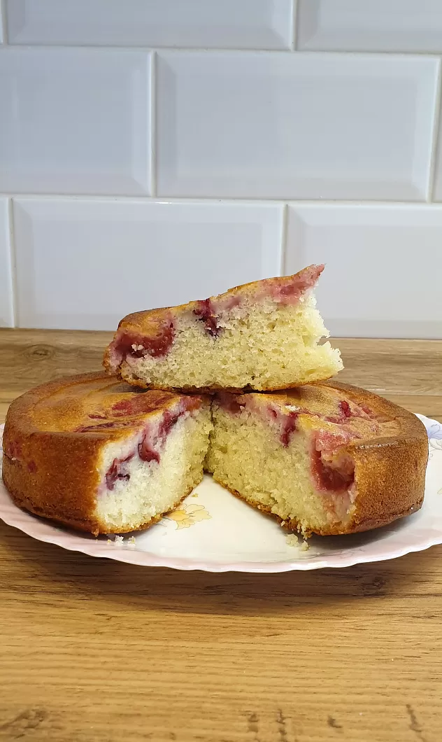 Бисквитный пирог со сливами - пошаговый рецепт с фото на slep-kostroma.ru