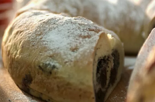 Рулет с маком и вишней