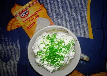 Кокосовый кекс в кружке
