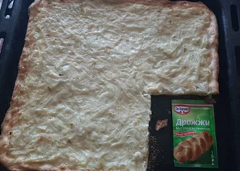 Луковая пицца