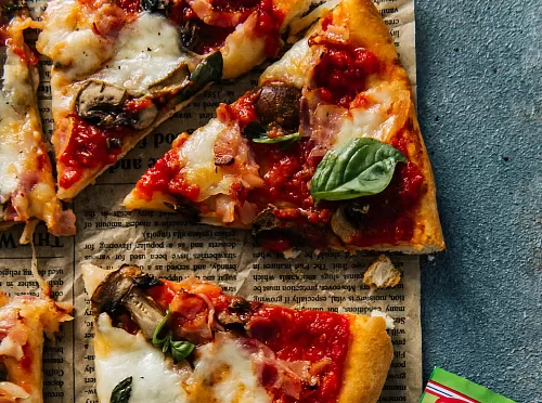 Фото рецепта Пицца с грибами и беконом