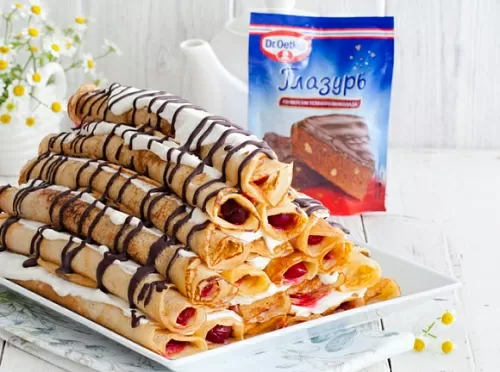 Блинный торт со сметаной и вишней