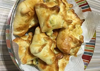 Хачапури с сыром из слоеного теста
