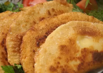 Хрустящие пирожки с творожной начинкой