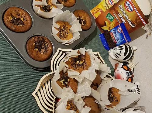 Фото рецепта Кексы на ряженке с грецкими орехами