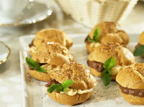 Фото рецепта Профитроли с кремом Тирамису